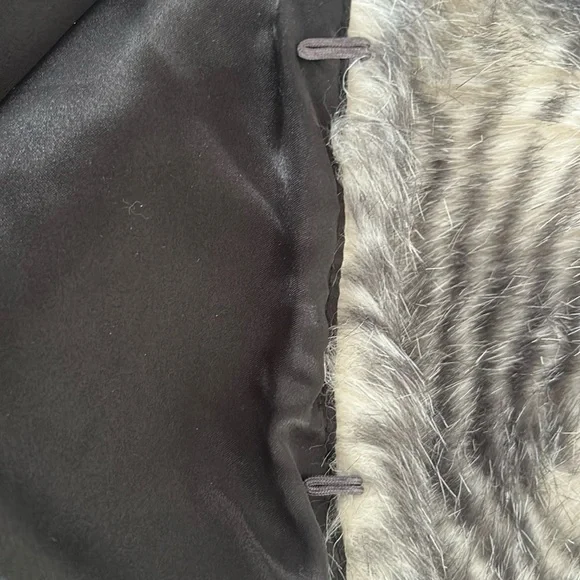 NWT Jack by BB Dakota black and white faux fur vest. Firm hook closures. SZ M - Picture 6 of 6